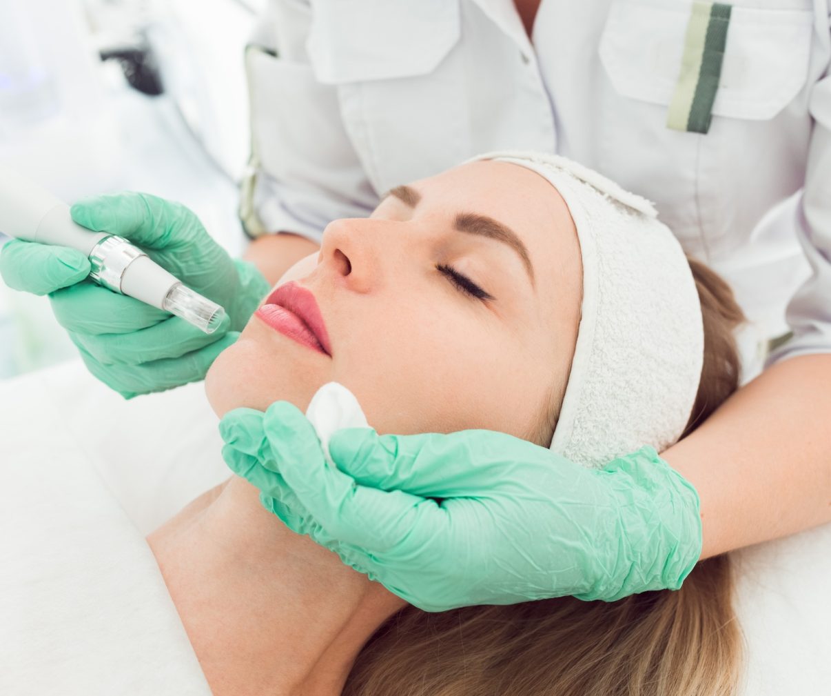 Cosmetologist making mesotherapy injection. Microneedle mesotherapy Cosmetologist making mesotherapy injection. Microneedle mesotherapy
